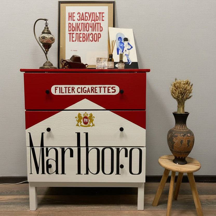 THE MARLBORO RED